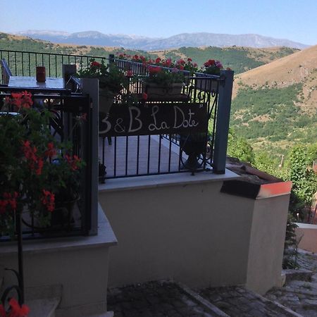 La Dote Panzió Santo Stefano di Sessanio Kültér fotó